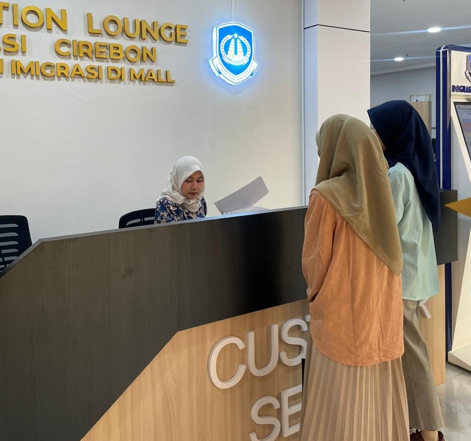 IMIGRASI CIREBON GELAR PASPOR SIMPATIK DI GRAGE CITY MALL, RAYAKAN HUT MALL KE-12 DAN KOTA CIREBON KE-599