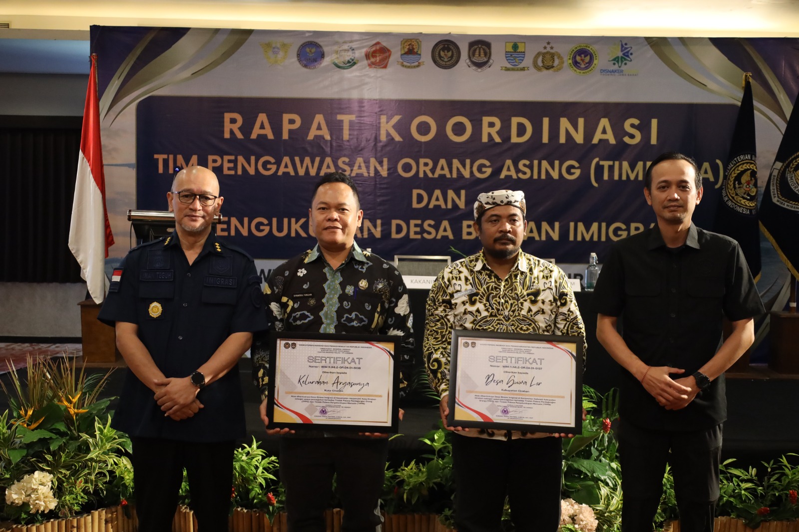 RAPAT KOORDINASI TIM PENGAWASAN ORANG ASING (TIMPORA) KOTA DAN KABUPATEN CIREBON PERKUAT SINERGI PENGAWASAN ORANG ASING